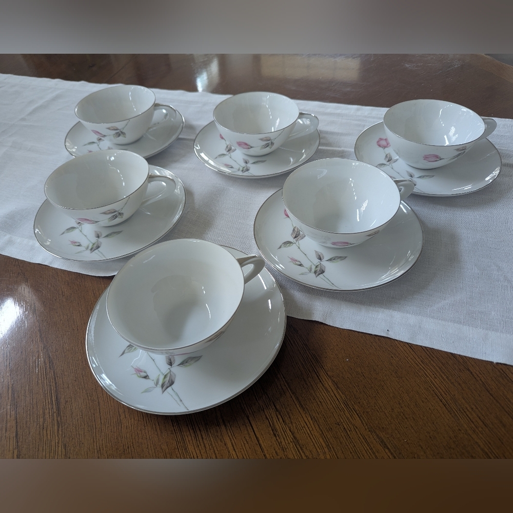 Elegant Floral Tea Cup and Saucer Set
